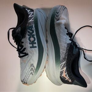 HOKA CHALLENGER WOMENS

Size 10 B

Color Harbor Mist Spruce